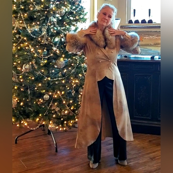 Finn Raccoon Fur Cuffs & Collar Set - Picture 6 of 17